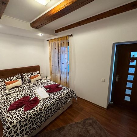 Iazi Apartament Brasov Exterior photo