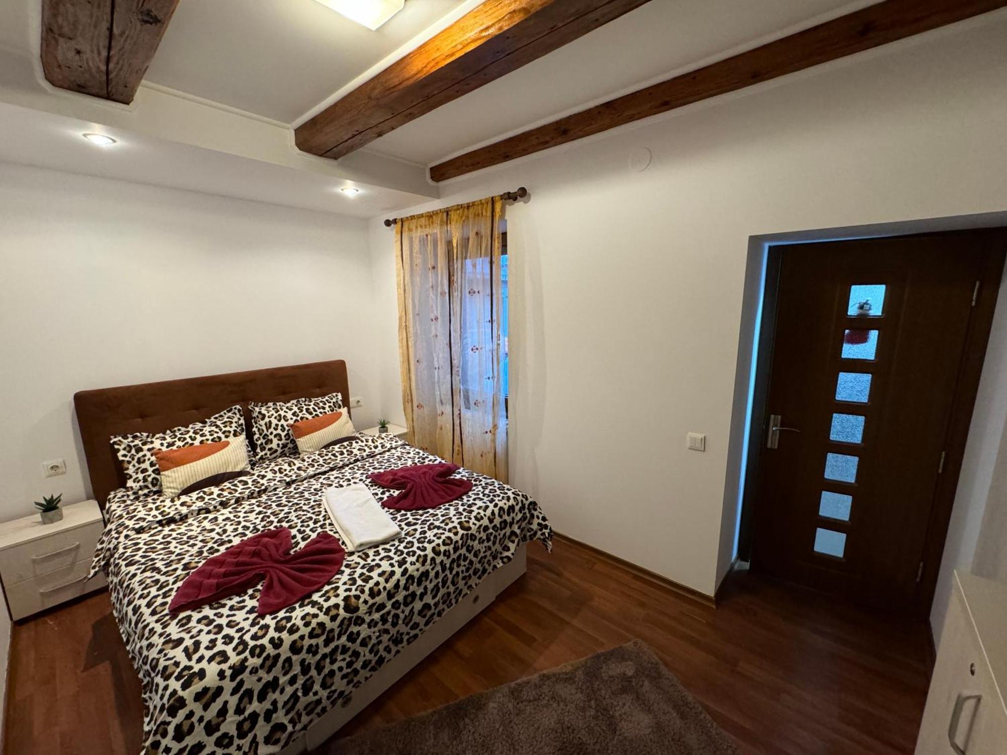 Iazi Apartament Brasov Exterior photo